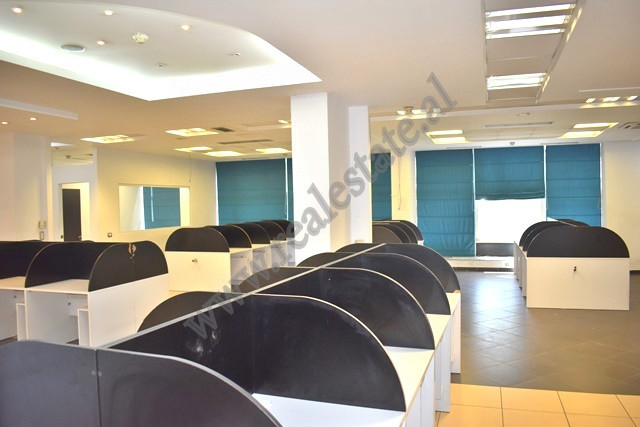 Office space for rent in Zhan D&#39;Ark Boulevard near the Ministry of Foreign Affairs in Tirana.
T